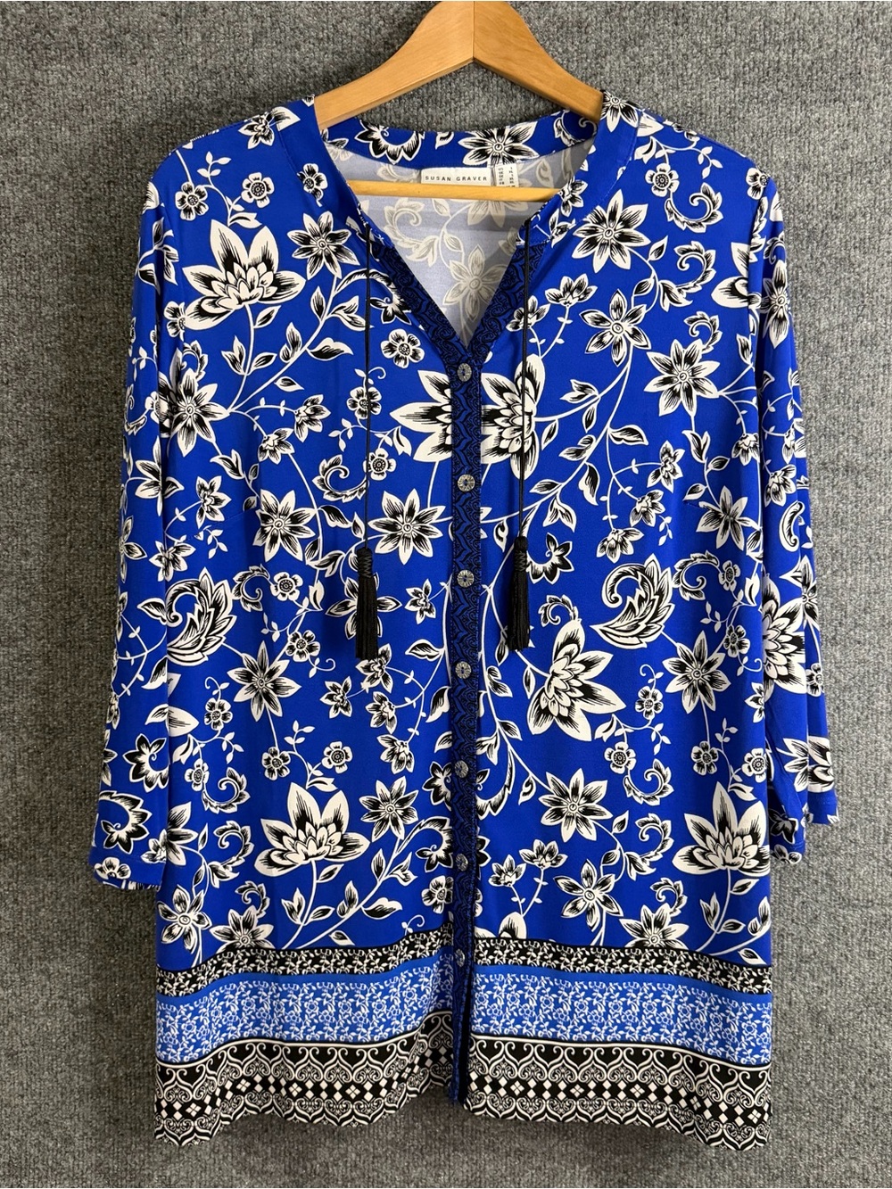 Susan Graver Liquid Knit Top Womens Large Blue White Floral Tassel Tunic Blouse